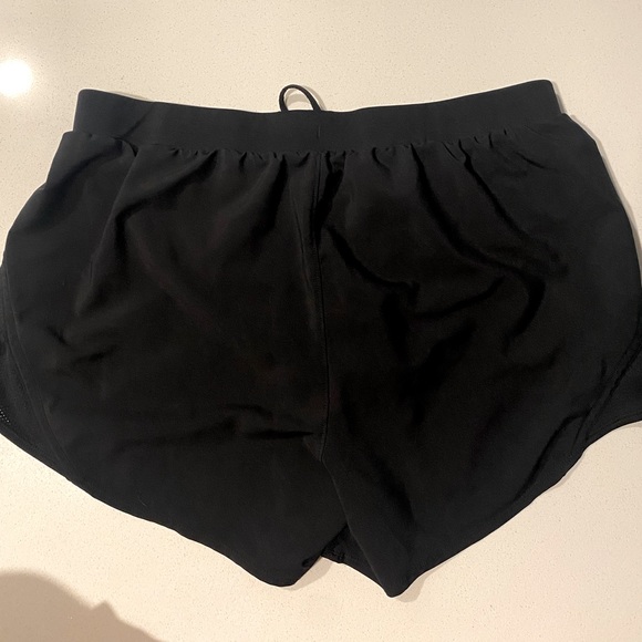 Under Armour Fly By 2.0 Shorts - Picture 2 of 3